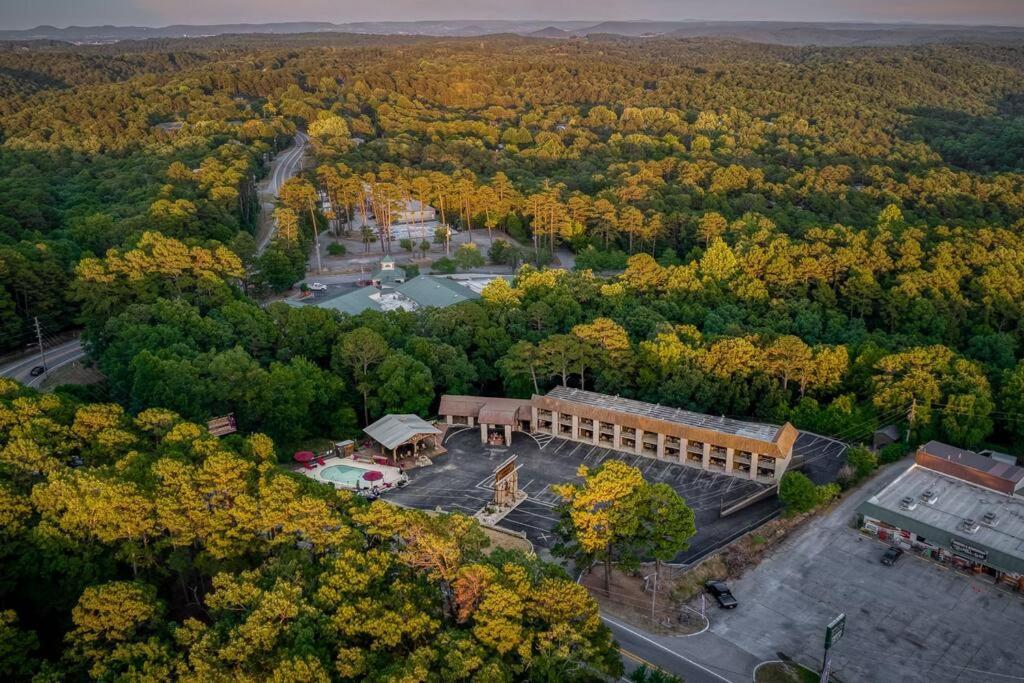 Stonegate Lodge 2 Queen Beds Fast Wifi 50" Tv Salt Water Pool Room #207 Eureka Springs Zewnętrze zdjęcie