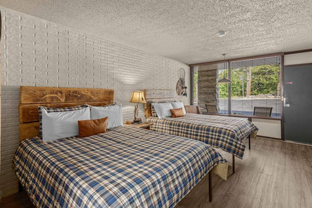 Stonegate Lodge 2 Queen Beds Fast Wifi 50" Tv Salt Water Pool Room #207 Eureka Springs Zewnętrze zdjęcie